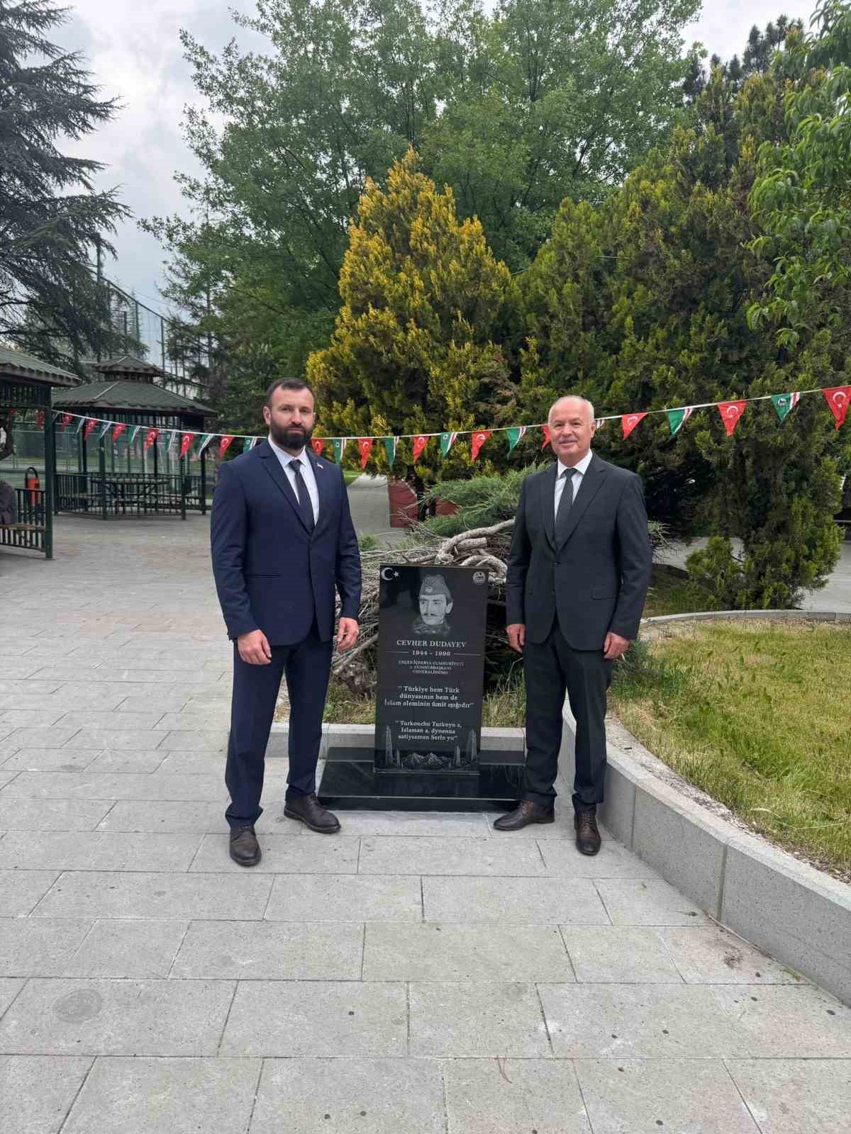 ankarada sehit cahar dudayev aniti torenle acildi 2 kfHDgvg8