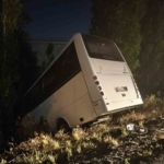 ankarada-servis-araci-yol-kenarina-devrildi-8-yarali-Zl9shzrl.jpg