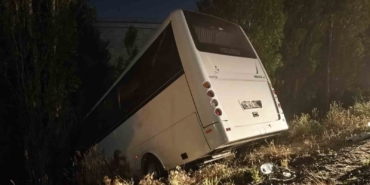ankarada-servis-araci-yol-kenarina-devrildi-8-yarali-Zl9shzrl.jpg