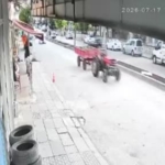 ankarada-seyir-halindeki-traktorun-yerinden-cikan-romorku-panige-neden-oldu-zh7gaSLI.jpg