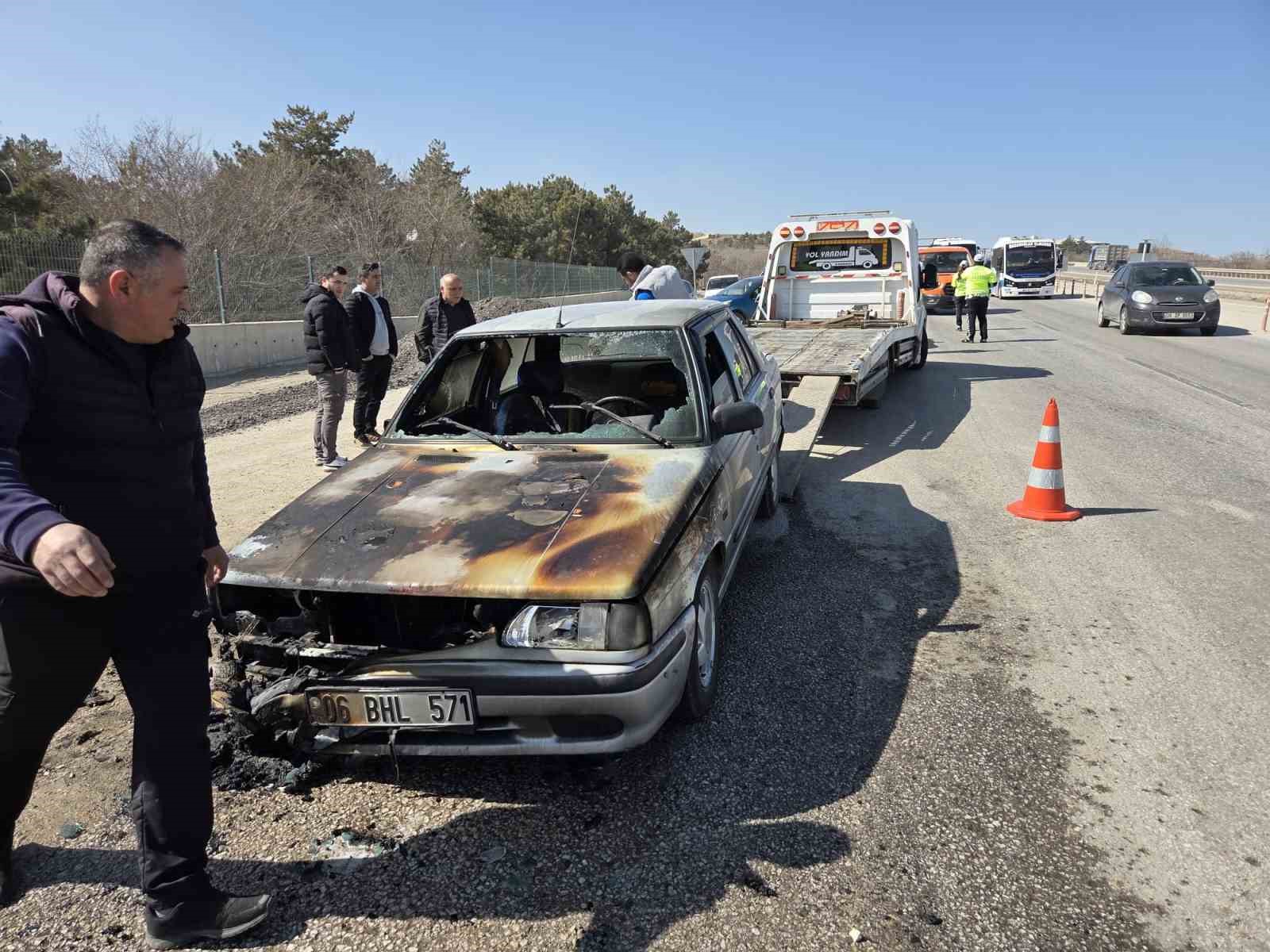 Ankara’da seyir halindeyken yanan otomobil kullanılamaz hale geldi 4 ankarada seyir halindeyken yanan otomobil kullanilamaz hale geldi 0 ip1UjuYu