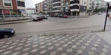 ankarada-siddetli-yagmur-ve-dolu-sokaklari-gole-cevirdi-6ySvS6iO.jpg