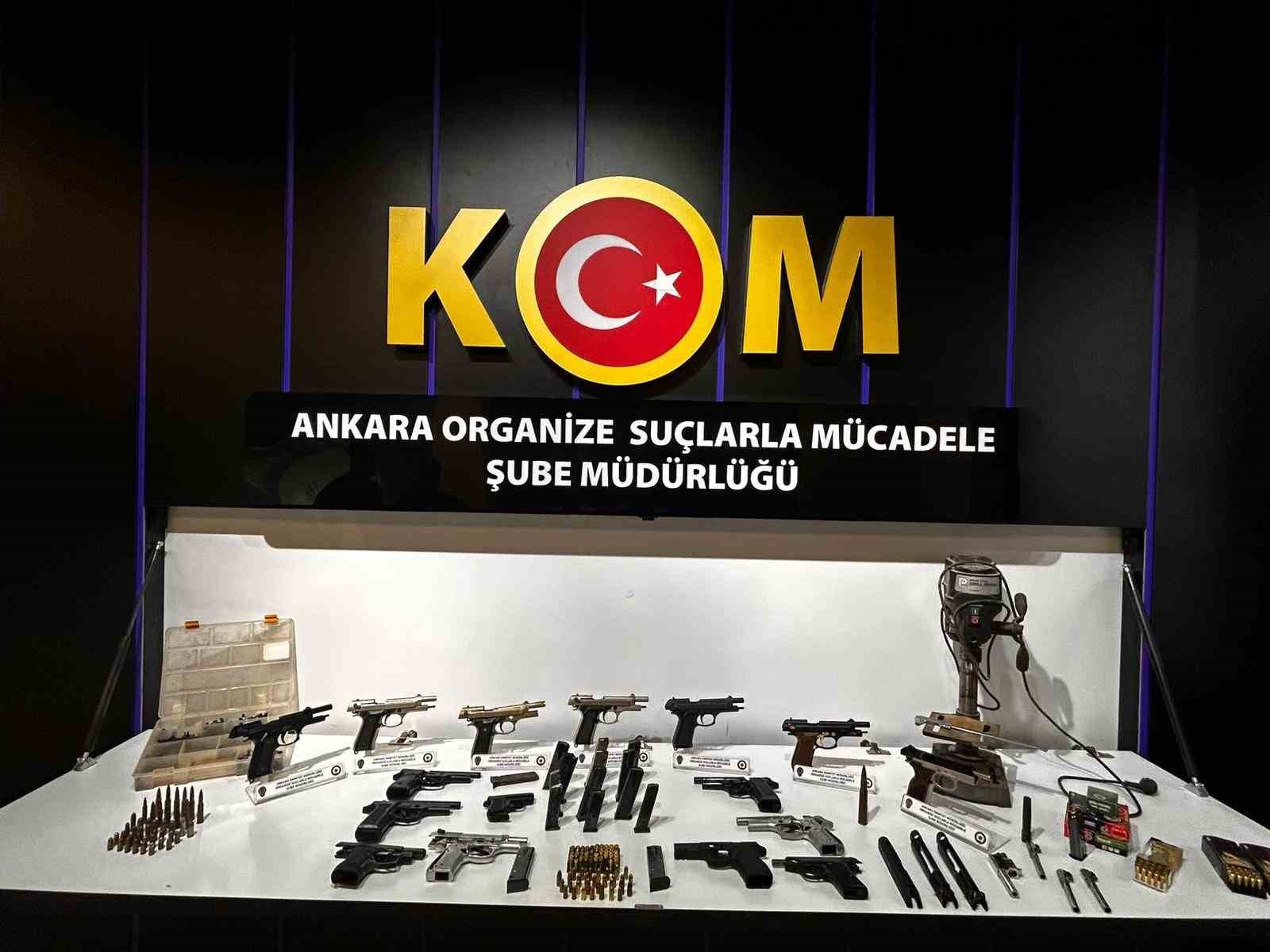 Ankara’da silah kaçaklığı operasyonunda gözaltına alınan 8 şüpheliden 4’ü tutuklandı 4 ankarada silah kacakligi operasyonunda gozaltina alinan 8 supheliden 4u tutuklandi 0