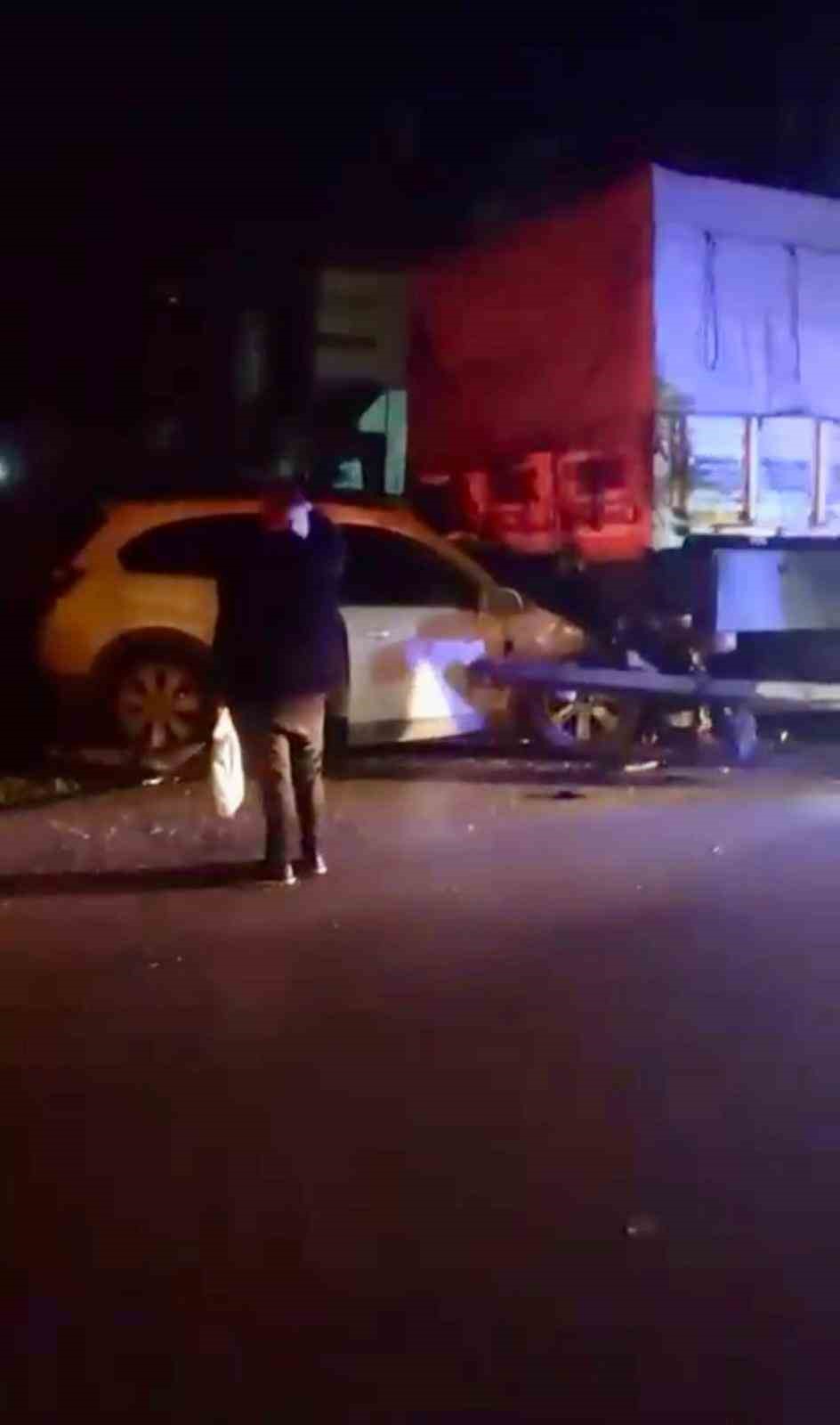 Ankara’da tıra arkadan çarpan otomobilin sürücüsü ağır yaralandı 4 ankarada tira arkadan carpan otomobilin surucusu agir yaralandi 0 QsYlr49c
