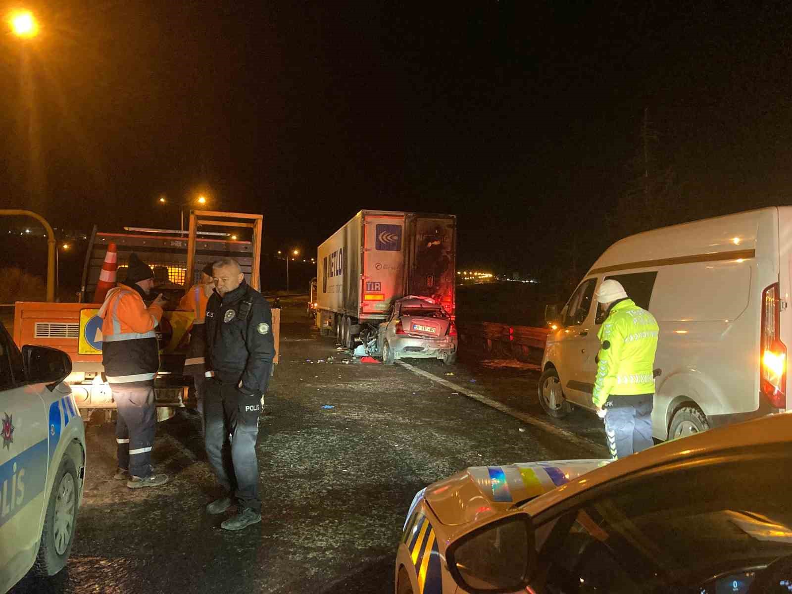 ankarada tira carpan aracin surucusu hayatini kaybetti 0 OtPSqAgZ