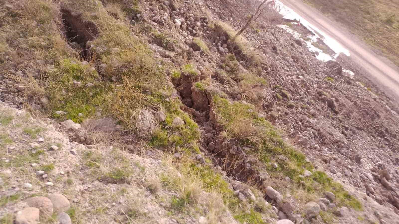 ankarada toprak kaymasi meydana gelen yol trafige kapatildi 3 ydyg53Ek