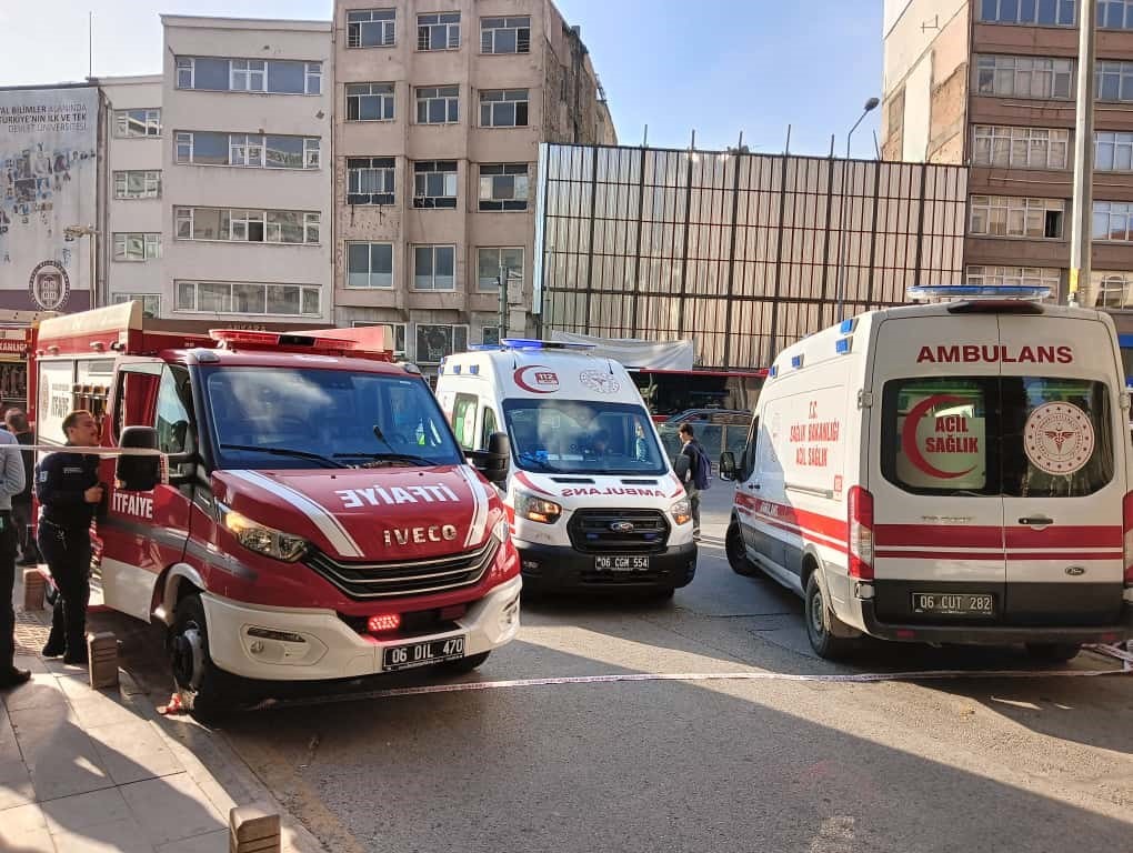 ankarada universitede duman sizintisindan etkilenen 6 kisi hastaneye kaldirildi 1