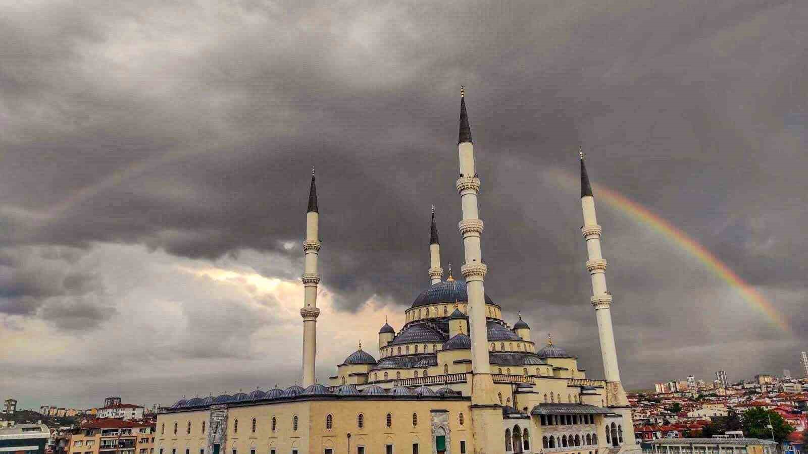 ankarada yagmur sonrasi gokkusagi hayran birakti 3 WhWbwwtm