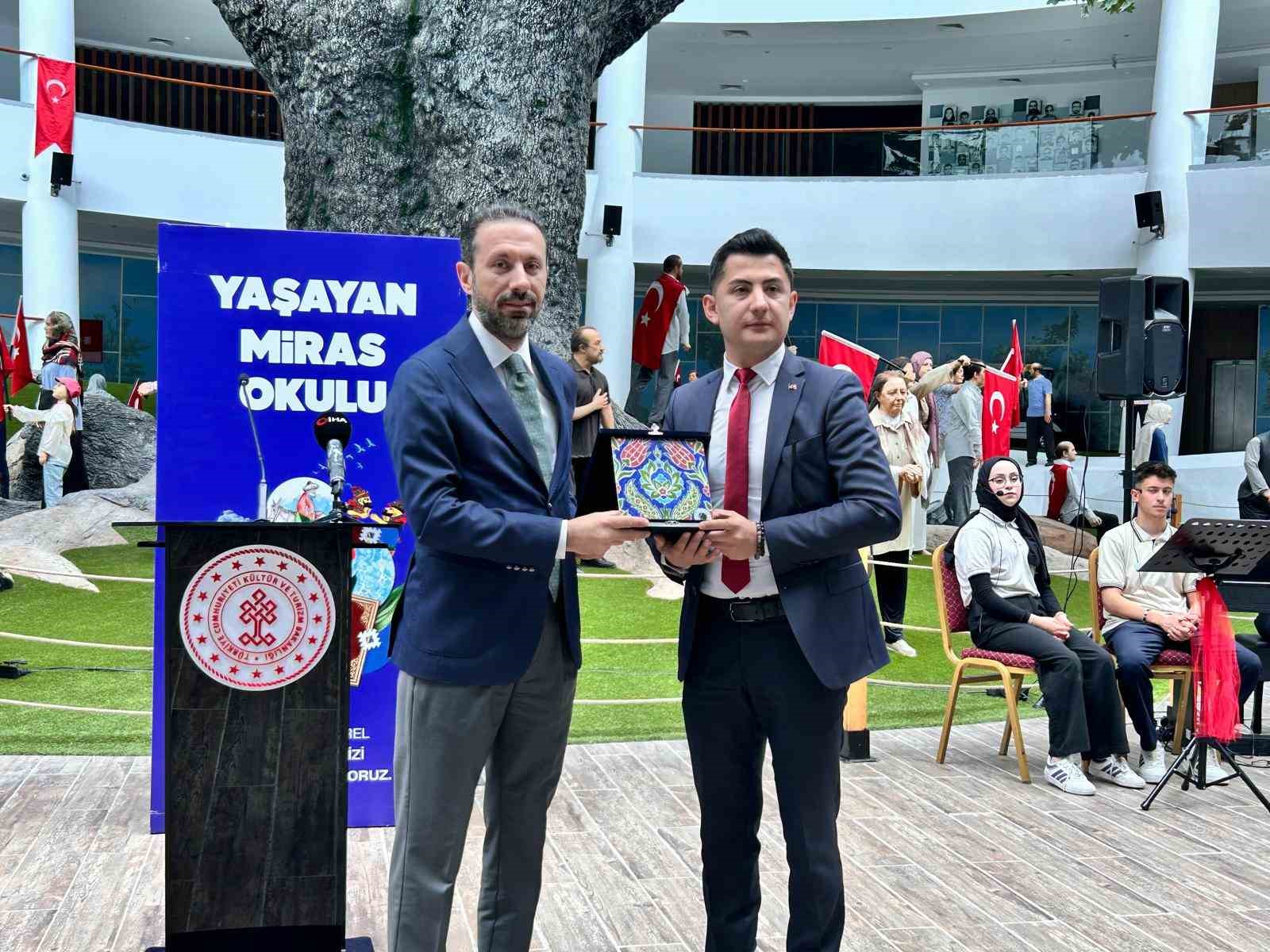 ankarada yasayan miras okulu genclik soleni ogrencilerle bulustu 6 DuBfSuhw