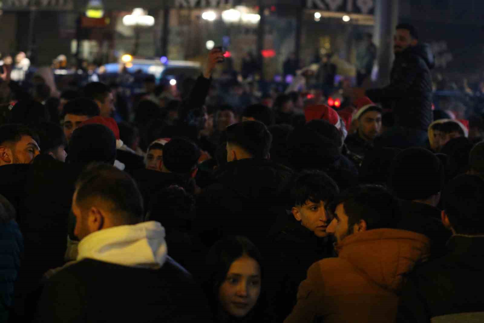 ankarada yeni yil coskuyla karsilandi 2
