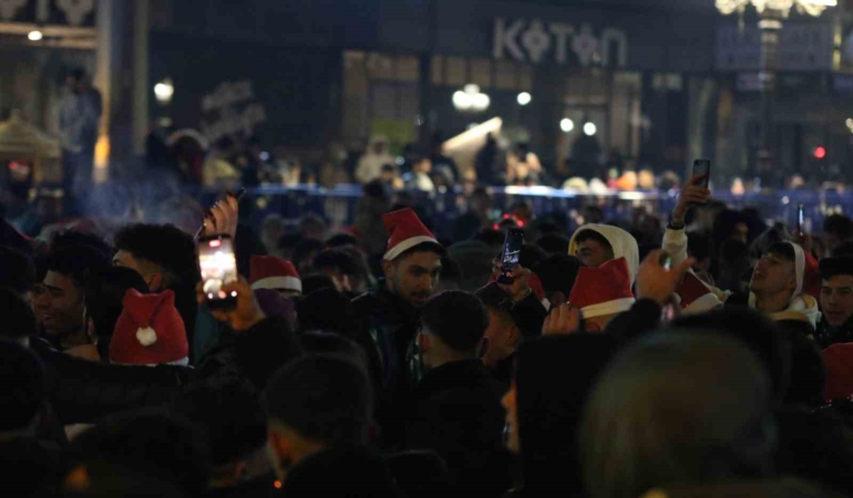 ankarada-yeni-yil-coskuyla-karsilandi-izyCUCzn.jpg
