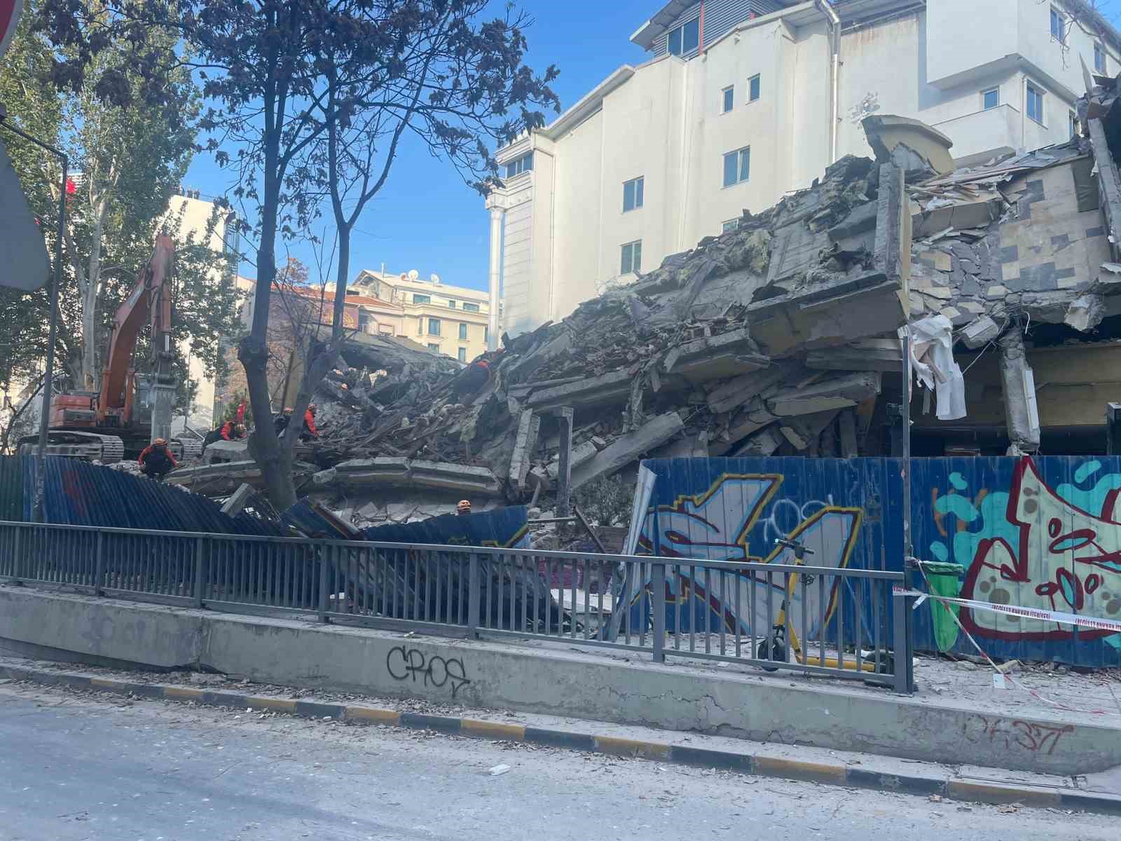 ankarada yikim calismasi gerceklestiren binada cokme meydana geldi 2 MdrfPhu9