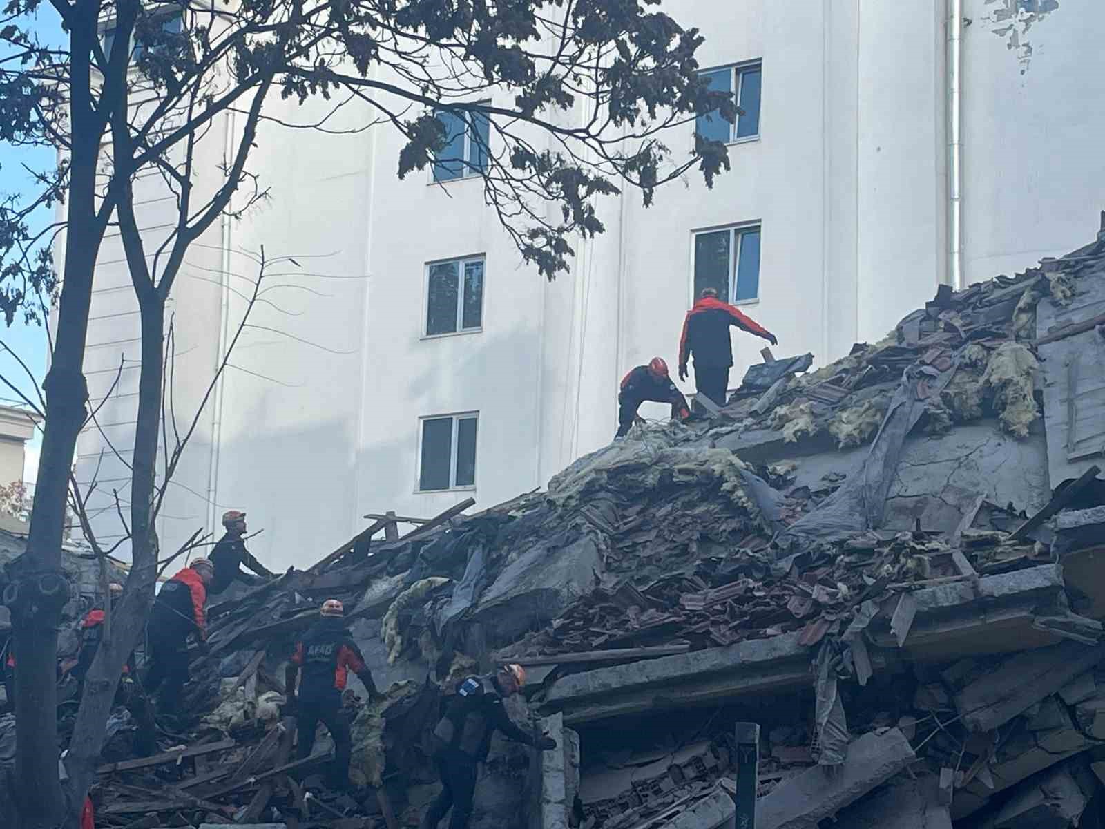 ankarada yikim calismasi gerceklestiren binada cokme meydana geldi 4 FR2lNMbG