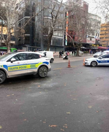 ankarada-yilbasi-kizilay-ve-tunali-caddesi-basta-olmak-uzere-cok-sayida-yerde-guvenlik-onemleri-tWVuPVHp.jpg