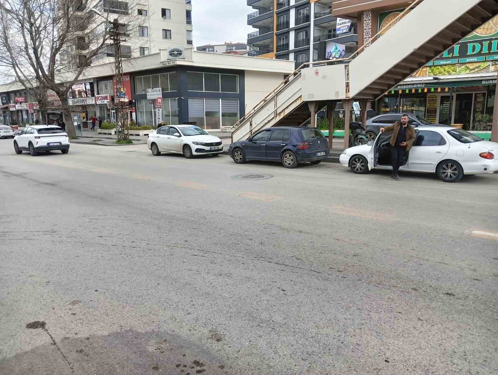 ankarada yolun karsisina gecmeye calistigi sirada otomobil carpan cocuk agir yaralandi 1 MbNSR72v