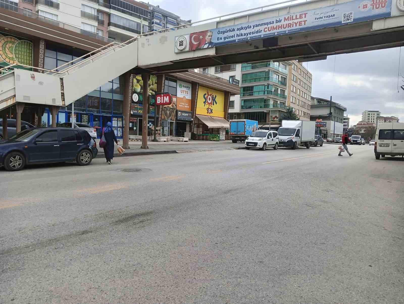 ankarada yolun karsisina gecmeye calistigi sirada otomobil carpan cocuk agir yaralandi 2 45n8UNTw