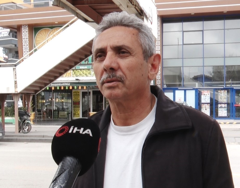 ankarada yolun karsisina gecmeye calistigi sirada otomobil carpan cocuk agir yaralandi 4 nFOutflW