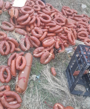 ankarada-yuzlerce-kilo-et-urunu-bos-araziye-atildi-wuzNZWid.jpg