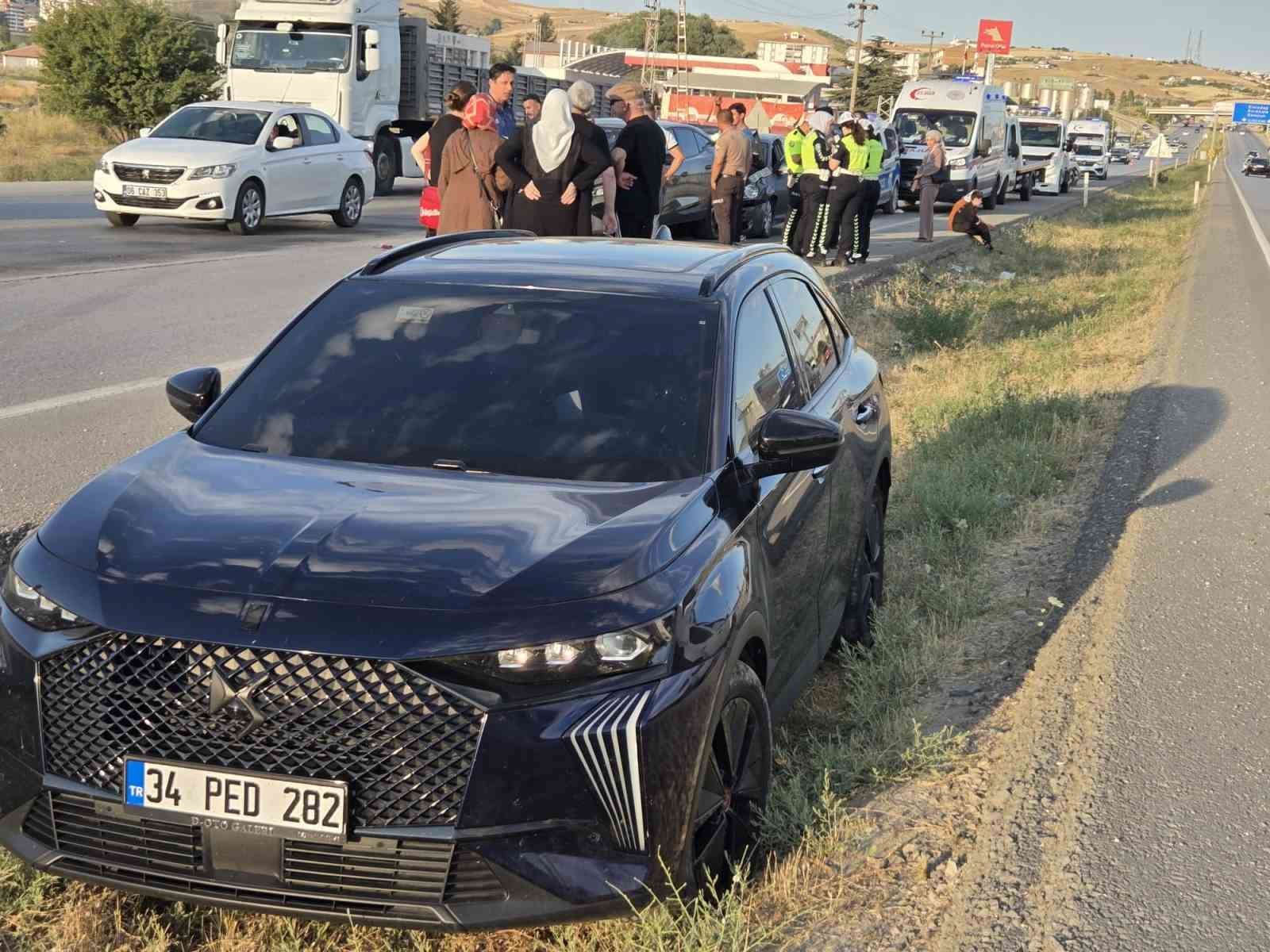 ankarada zincirleme kazada 5 arac birbirine girdi 5 yarali 1 ngCEA8it