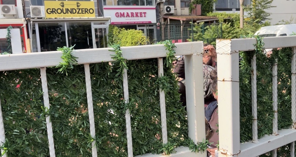 ankaradaki bir lisede sinava dakikalar kala ogrenciler okul bahcesine alinmayinca gerginlik yasandi 0 y7dVCOqQ