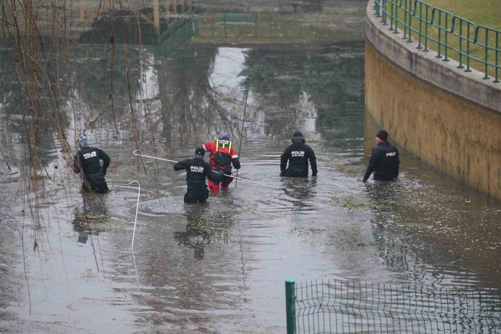 ankaradan gelen kurbaga adamlar da kayip ogretmenin arama calismasina katildi 0 6uuijh8e