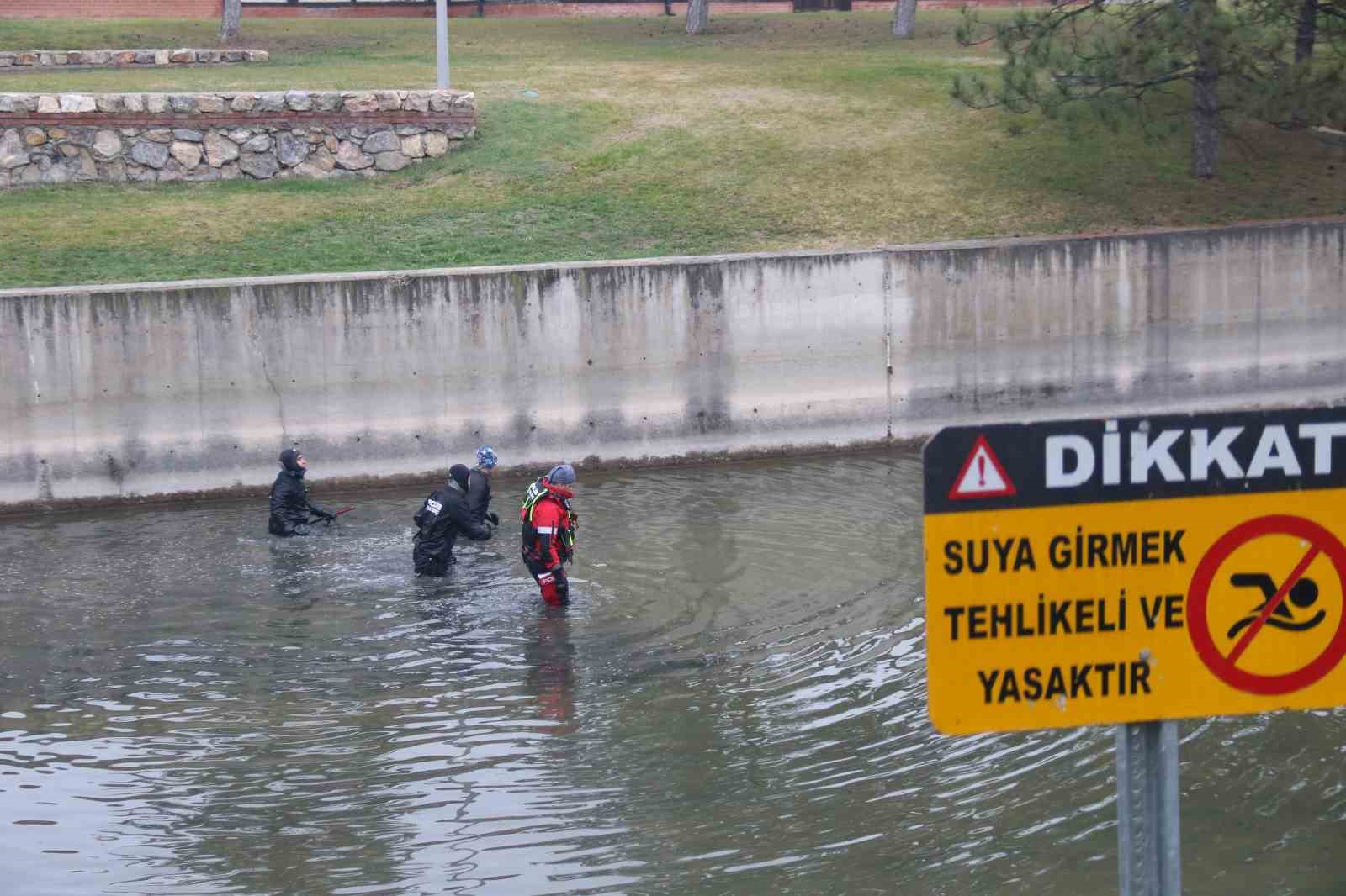 ankaradan gelen kurbaga adamlar da kayip ogretmenin arama calismasina katildi 2 RlOzCGKG