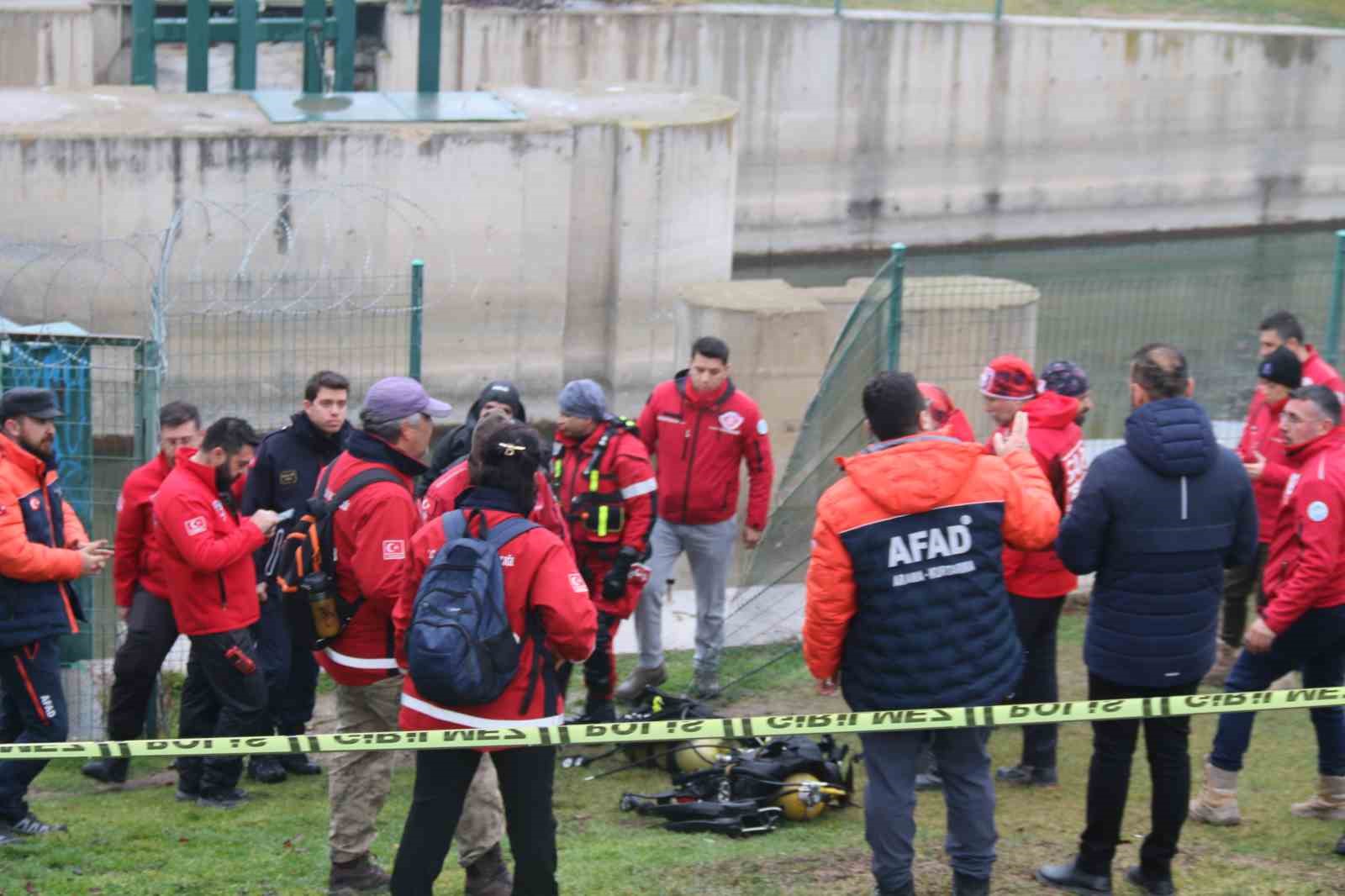 ankaradan gelen kurbaga adamlar da kayip ogretmenin arama calismasina katildi 5 IhZud1Ia