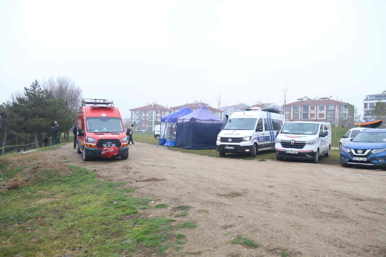ankaradan gelen kurbaga adamlar da kayip ogretmenin arama calismasina katildi 6 aTbQ8LKw