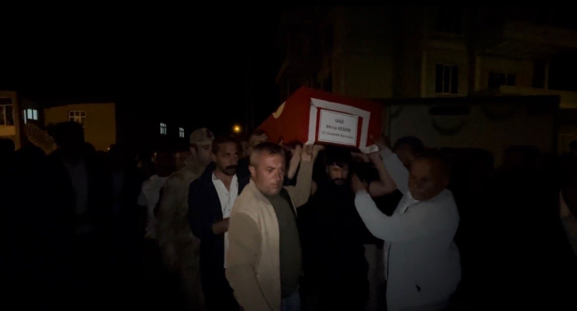 ankaradan getirilen gazi mirza keskinin naasi yuksekovada duzenlenen torenle topraga verildi 13 sCVmfvNO