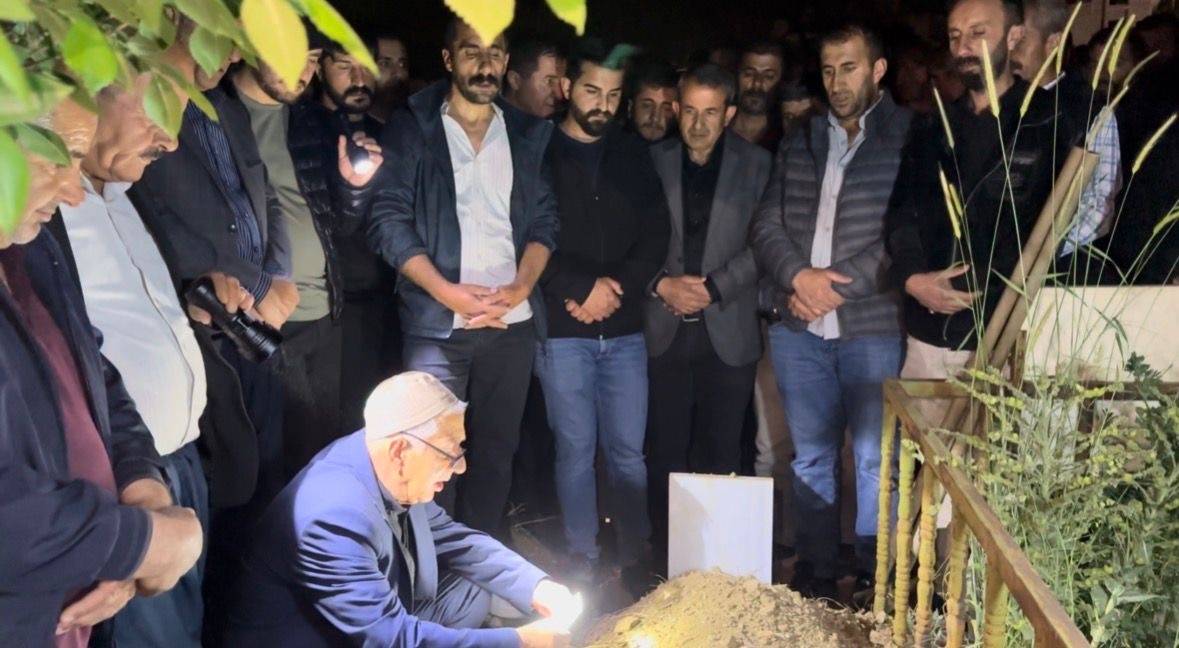 ankaradan getirilen gazi mirza keskinin naasi yuksekovada duzenlenen torenle topraga verildi 19