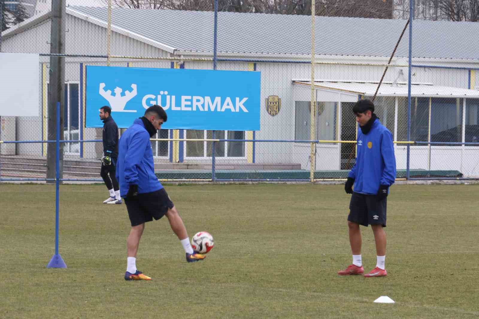 ankaragucu adana 1954 macinin hazirliklarini surduruyor 0 Hf3VsEjI