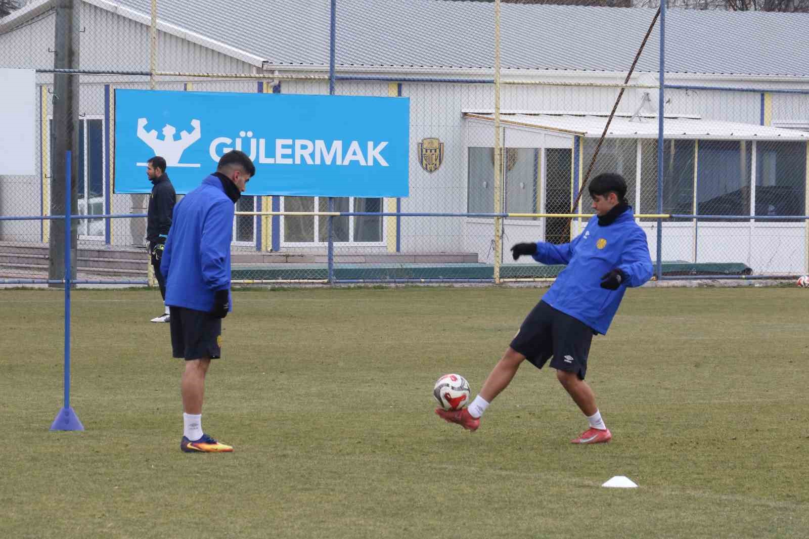 ankaragucu adana 1954 macinin hazirliklarini surduruyor 1 XwzIPbW3