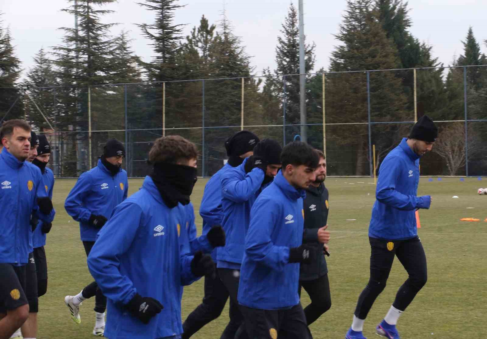 ankaragucu adana 1954 macinin hazirliklarini surduruyor 5 7YVQKJXm
