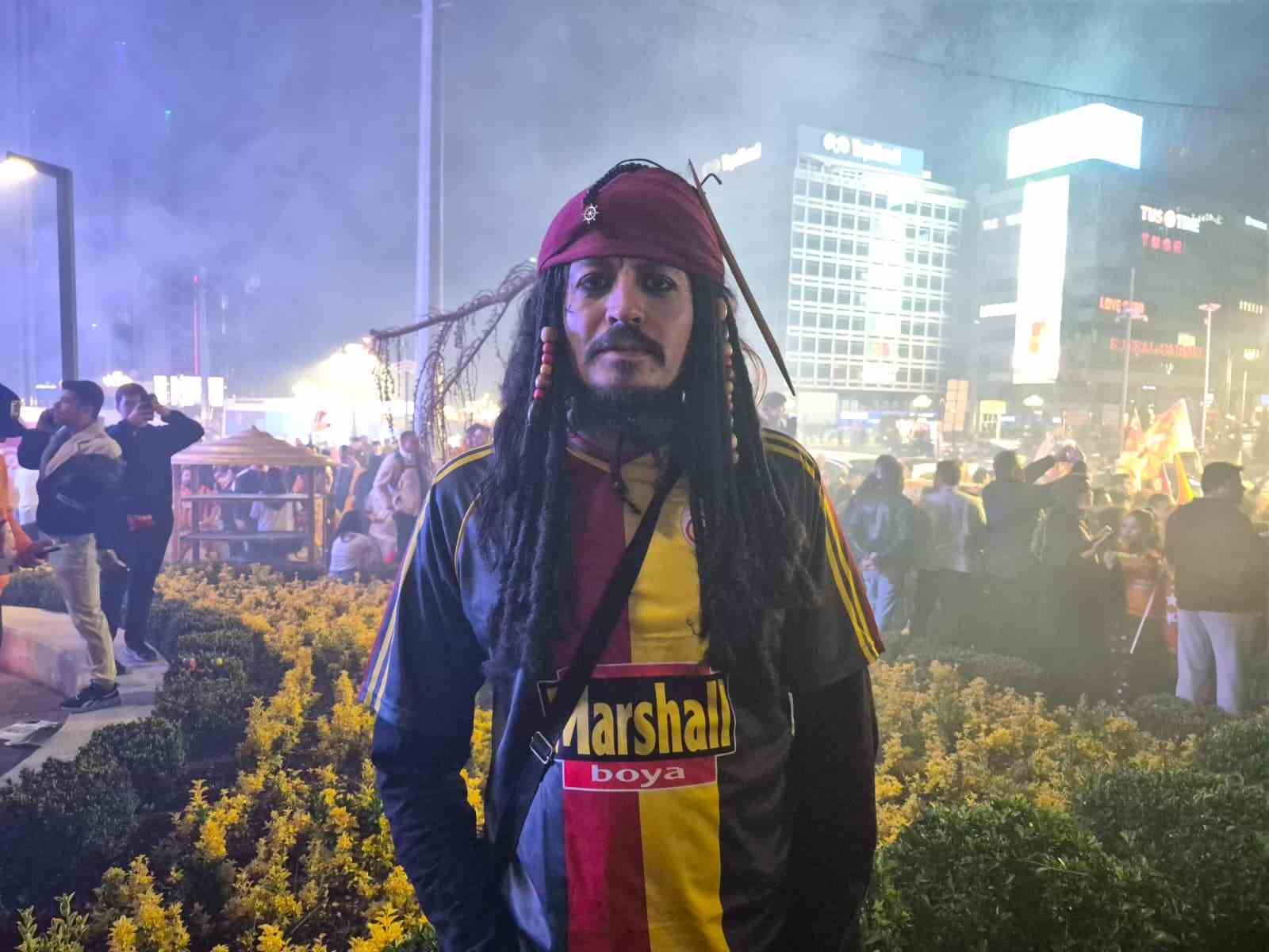 ankarali jack sparrow galatasarayin sampiyonlugunu kutladi 2 DEdtQrrd