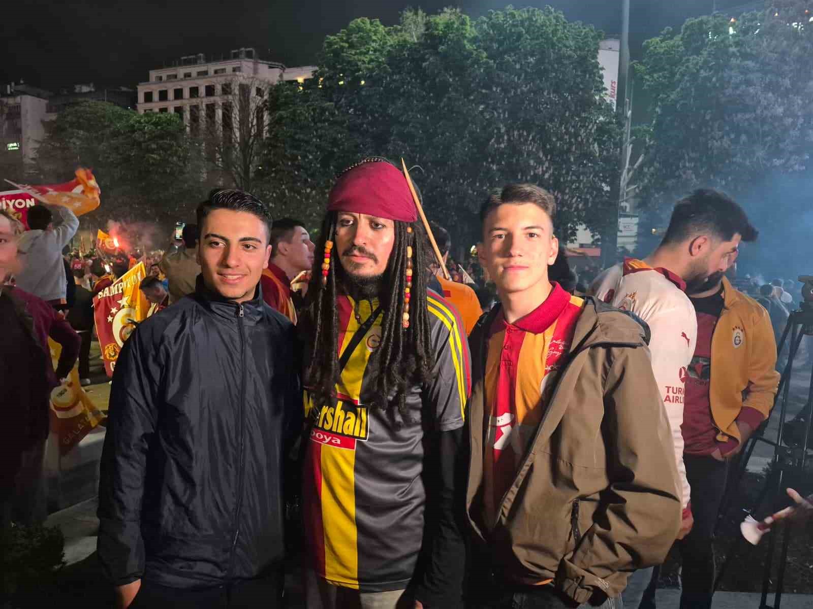 ankarali jack sparrow galatasarayin sampiyonlugunu kutladi 3 qvvtZuDz