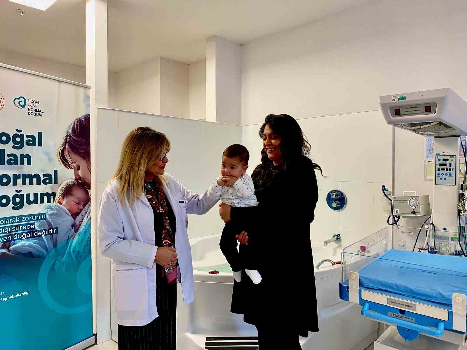 anne adaylarindan dogum agrilarini azaltan suda dogum yontemine buyuk talep 1
