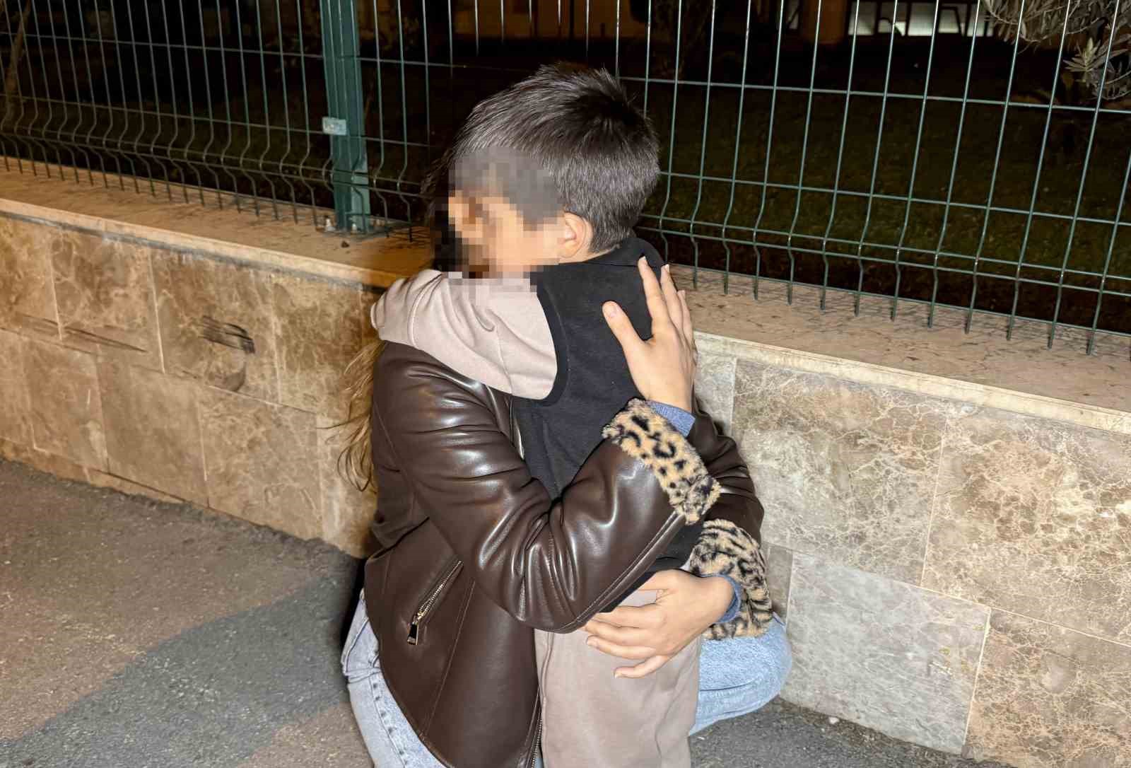 anne cocuguna 15 yil sonra polis merkezinde kavustu 1 jEzc14FX