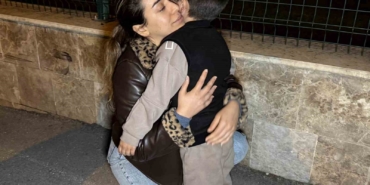 anne-cocuguna-15-yil-sonra-polis-merkezinde-kavustu-bchg2ABd.jpg