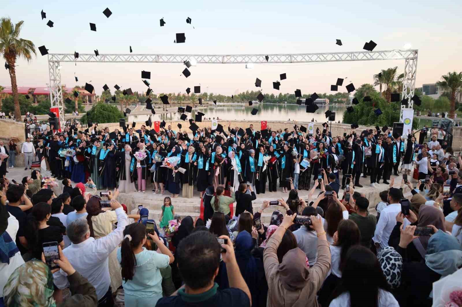 anne ile oglu ayni siradan mezun oldu 5 gcNzItAy