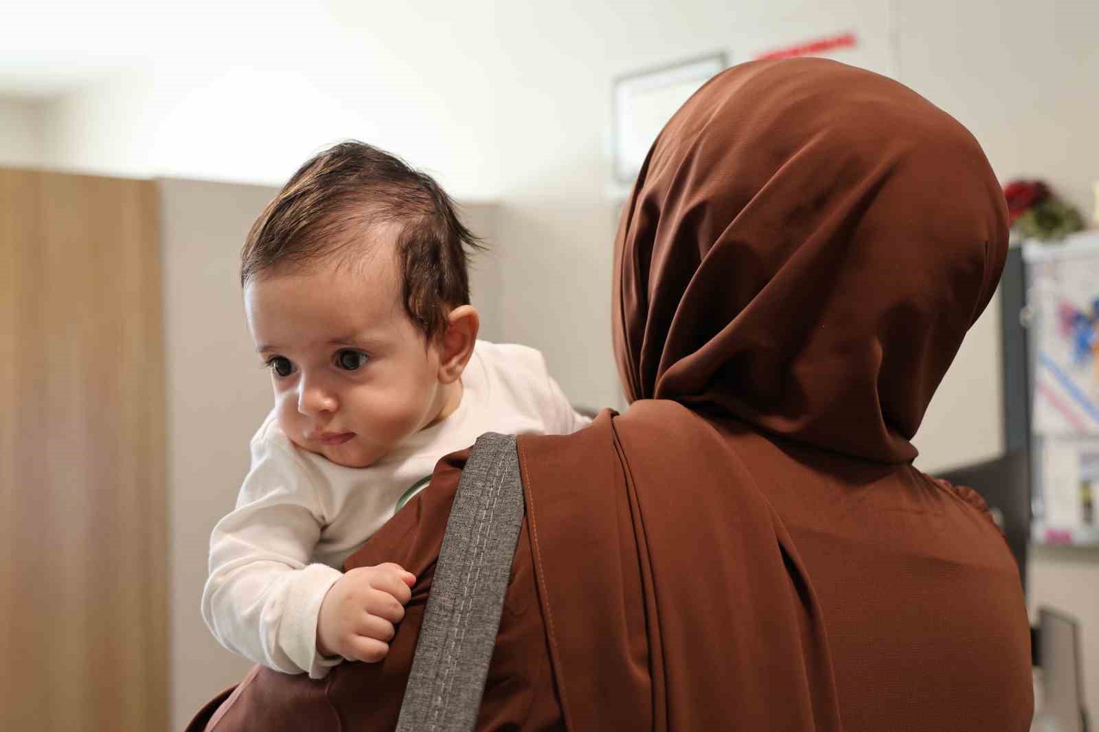 anne karninda bobregi sisen bebek 1 aylikken ameliyatla sagligina kavustu 5