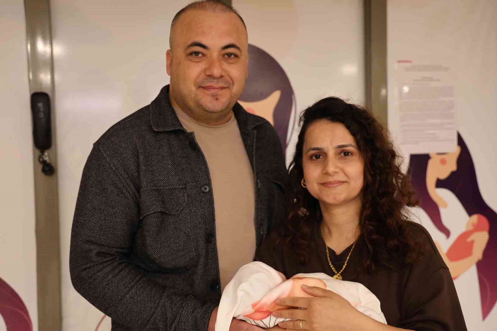 Anne karnında önce kan nakli, ardından ameliyat: Hayata bin 600 gramla tutundu 10 anne karninda once kan nakli ardindan ameliyat hayata bin 600 gramla tutundu 6 71I3iu7r