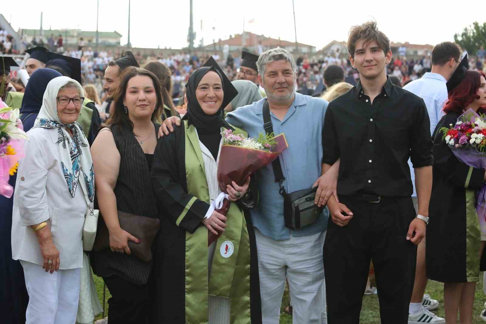 anne kizin universite yolculugu mezuniyetle taclandi 2 mbeAJhHy