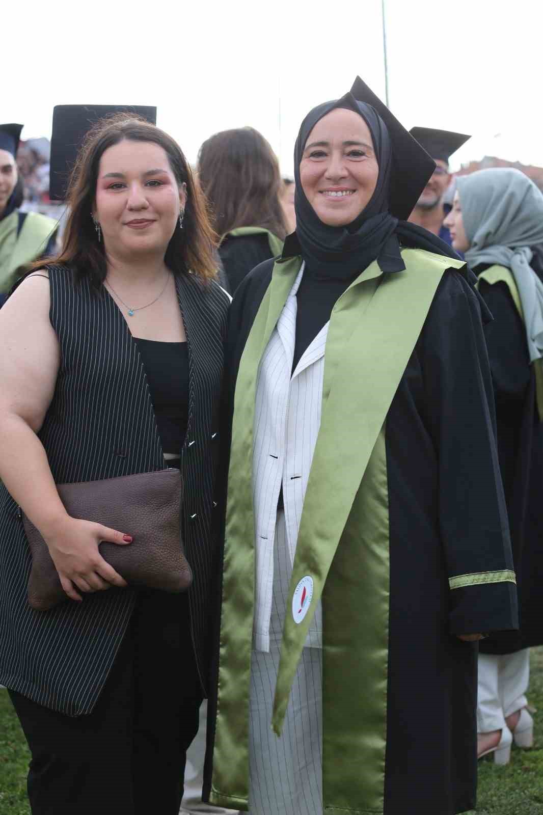 anne kizin universite yolculugu mezuniyetle taclandi 4 5AvgtmRs