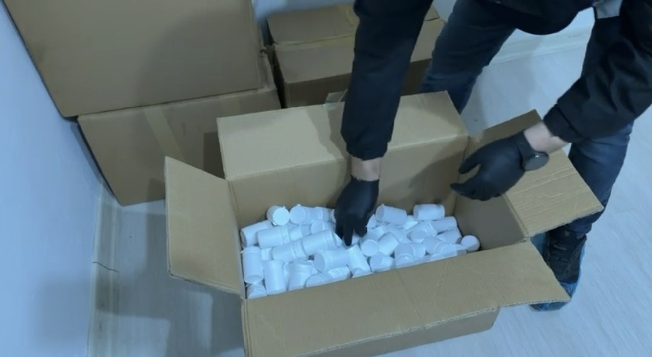 anne ogul 230 bin uyusturucu hapla yakalandi oglu tutuklandi anneye adli kontrol 3 LtvbuLIc
