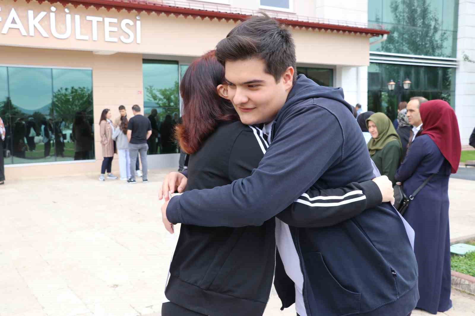 Anne oğul bitişik sınıflarda sınava girdi 7 anne ogul bitisik siniflarda sinava girdi 3 1pfDRtZ6