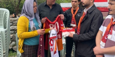anne-sonay-yesil-galatasarayin-5-yildizli-formasini-alacaktik-olmadi-7uRLUMsi.jpg