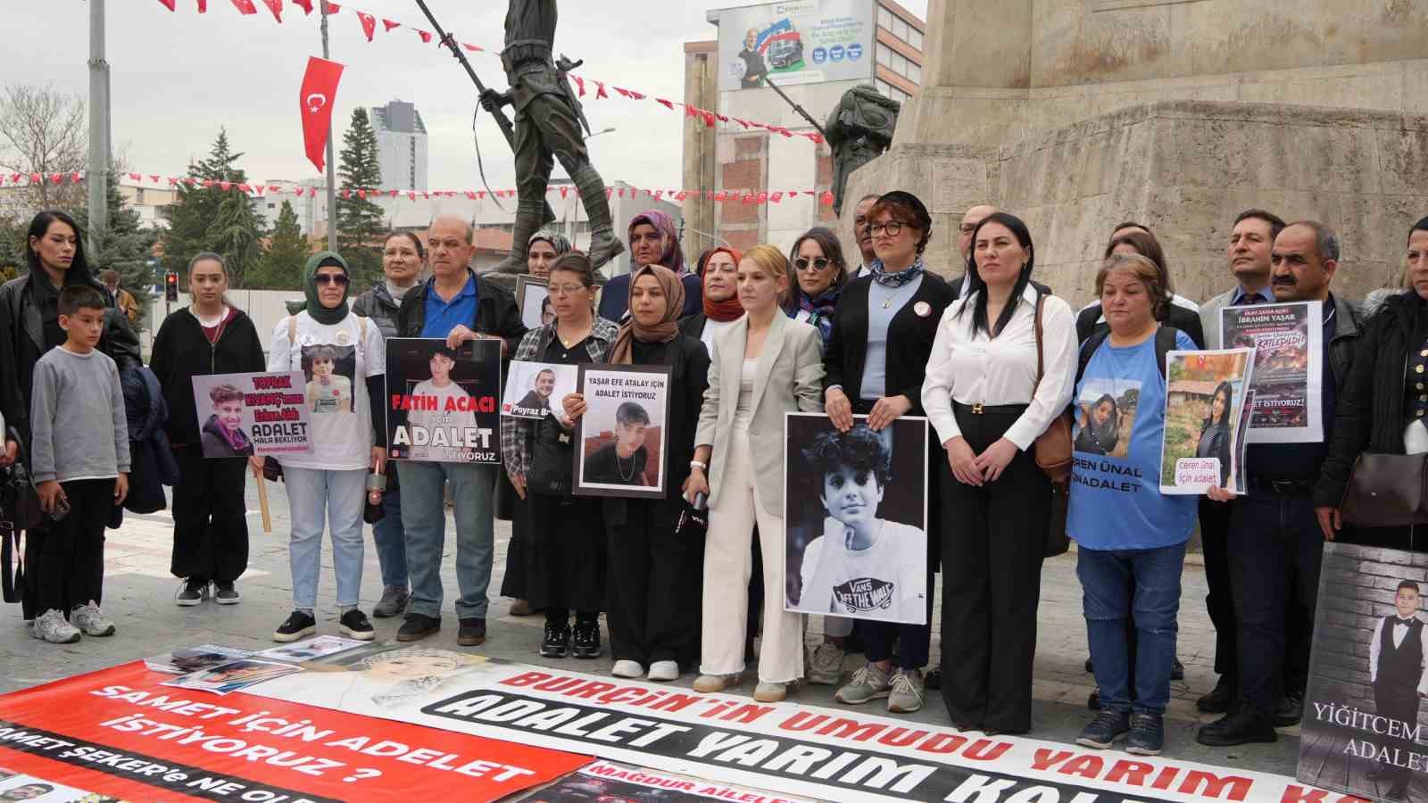 anne ve babalar hayatini kaybeden cocuklari icin ulus meydaninda bir araya geldi 3 rQuvn31W