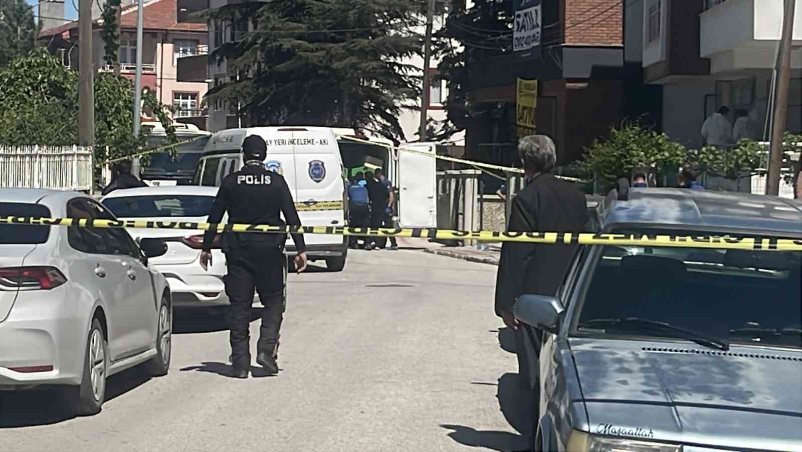 anne ve babasini olduren zanli parkta eli kanli bulunmus 1 hPDqFKT1