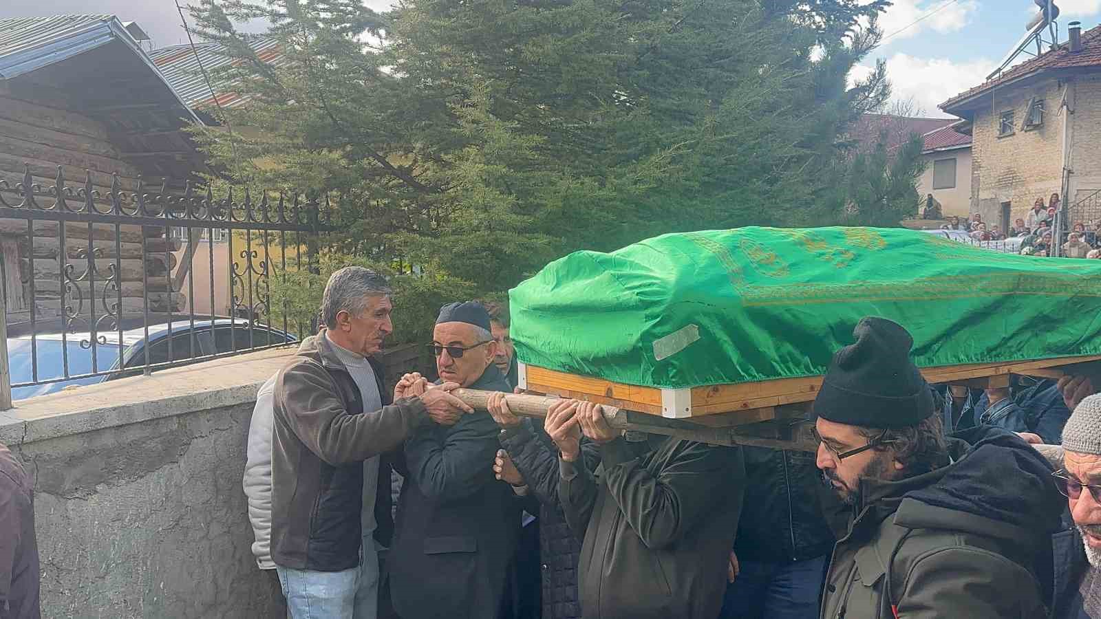 anne ve kizlari gozyaslariyla son yolculuguna ugurlandi 5 um6FVUEE