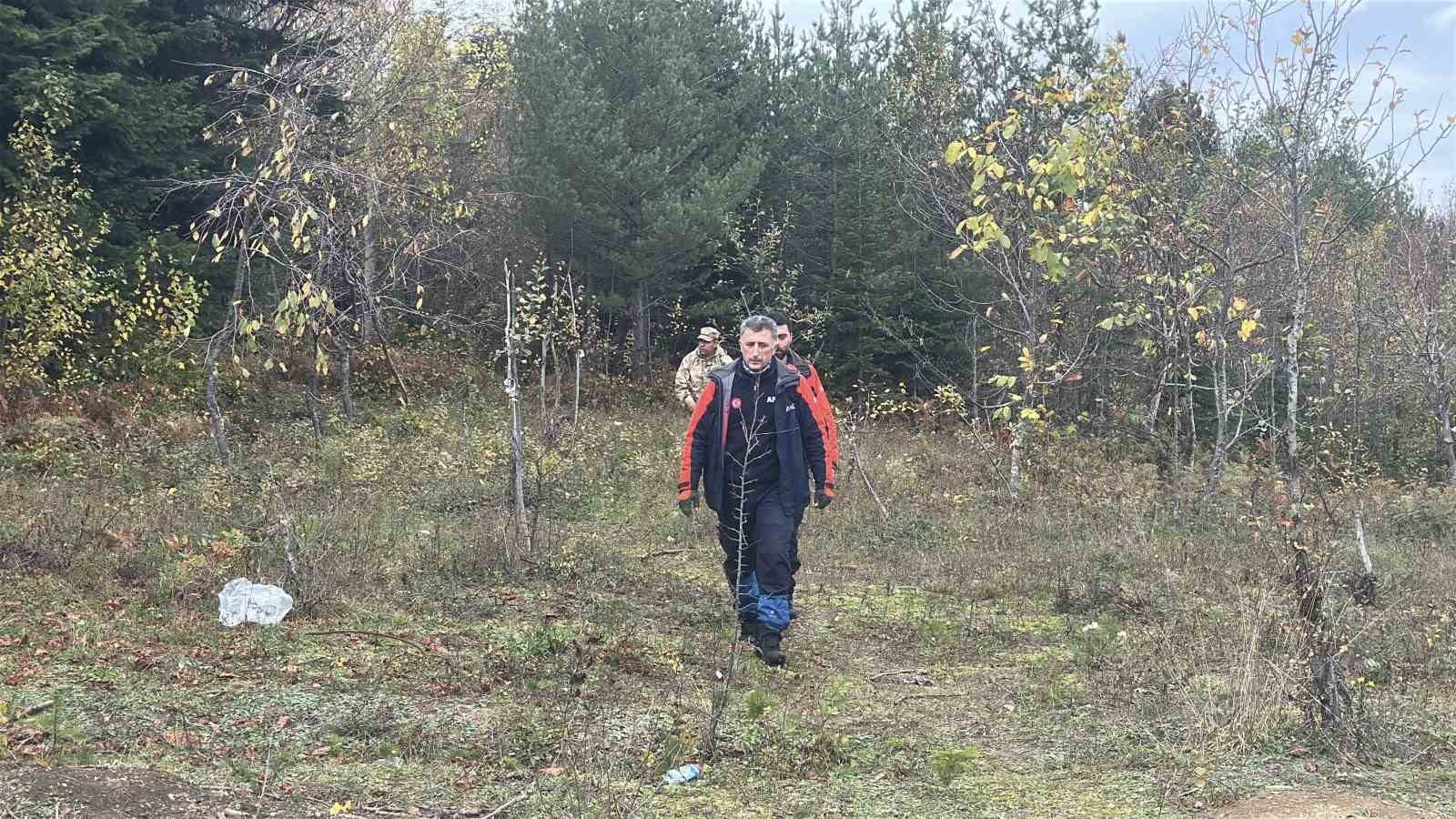 Anne ve oğlunun cesedinin bulunduğu bölgede kayıp çanta ile ayakkabı bulundu, telefona ulaşılamadı 7 anne ve oglunun cesedinin bulundugu bolgede kayip canta ile ayakkabi bulundu telefona ulasilamadi 3 K9IIaPBT